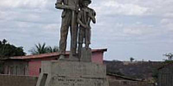 Monumento do Cossaco em praa de Pianc-PB-Foto:GustavoFarias