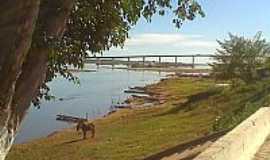 Carinhanha - Ponte sobre rio So Francisco - foto por Marcelo Tchesco 