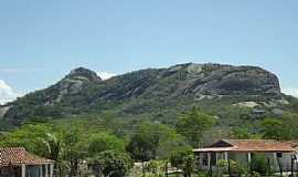 Alagoinha - Alagoinha-PE-Parcial da cidade e a Serra do Gavio-Foto:Roberto Inojosa