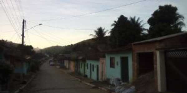 Rua do meio ea entrada da vila Bentivi, Por Nina