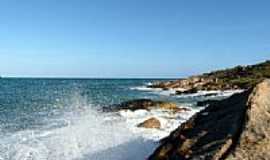 Cabo de Santo Agostinho - Mar quebrando nas rochas na Praia de Calhetas em Cabo de Santo Agostinho -PE-Foto:Emerson R. Zamprogno