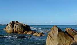 Cabo de Santo Agostinho - Pedras na praia de Cabo de Santo Agostinho -PE-Foto:Emerson R. Zamprogno