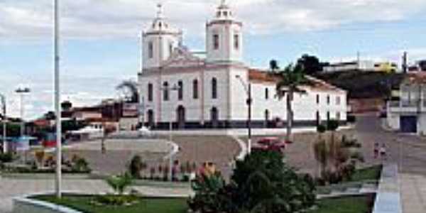 Praa e Igreja Matriz de Ccero Dantas-BA-Foto:valtonandrade