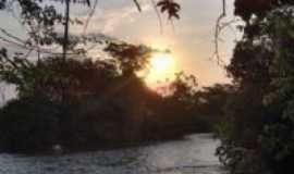 Cocos - Por do sol as margens do rio Itaguari. Por Norma Miclos