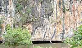 Cocos - Paredo de pedra e o Rio Itaguari em Cocos-BA-Foto:Rmulo Henok