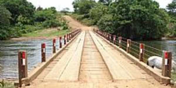 Cocos-BA-Ponte sobre o Rio Itaguari-Foto:Rmulo Henok 