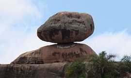 Pedra - Pedra-PE-Equilbrio da Natureza-Foto:Elio Rocha