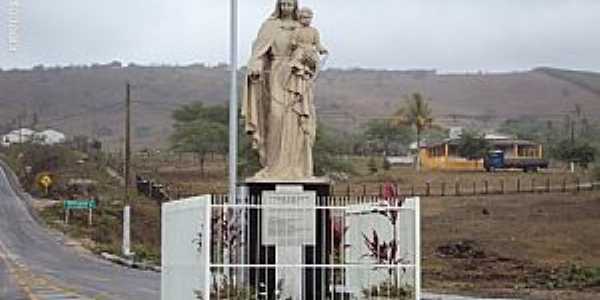 Santa Maria do Cambuc-PE-Imagem em homenagem  N.Sra.do Rosrio na entrada-Foto:Sergio Falcetti