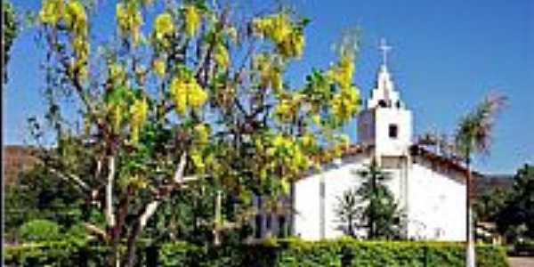 Praa e Igreja de Santana em Antnio Almeida-PI-Foto:Agamenon Pedrosa