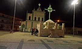 Crispolis - Crispolis-BA-Cruzeiro em frente a Parquia de Bom Jesus-Foto:Edson Jorge