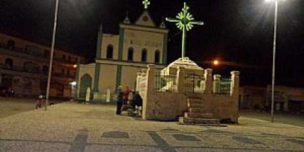 Crispolis-BA-Cruzeiro em frente a Parquia de Bom Jesus-Foto:Edson Jorge