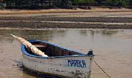 Cumuruxatiba - Barco de pesca em Cumuruxatiba-BA-Foto:Alberto Alves