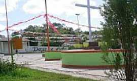 Novo Oriente do Piau - Praa da Igreja Matriz-Foto:IGOR ESCRCIO 