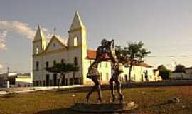 So Joo do Piau - Monumento na Praa da Matriz em So Joo do Piau-PI-Foto:Cabral Lopes