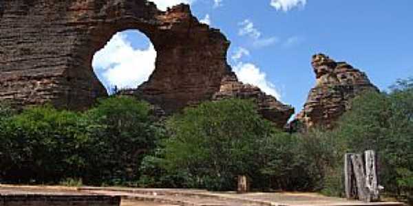 So Raimundo Nonato-PI-Pedra Furada na Serra da Capivara-Foto:Edilson Morais Brito 