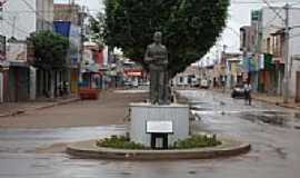 Euclides da Cunha - Esttua em homenagem ao Escritor na Av.Rui Barbosa em Euclides da Cunha-BA-Foto:Carlos Amorim Divulg