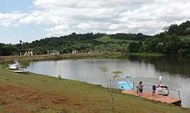 Apucarana - Apucarana-PR-Vista do lago no Parque da Redeno-Foto:Paulo Yuji Takarada