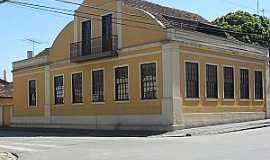 Campo Largo - Residncia localizada na Rua Centenrio