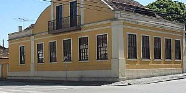 Residncia localizada na Rua Centenrio