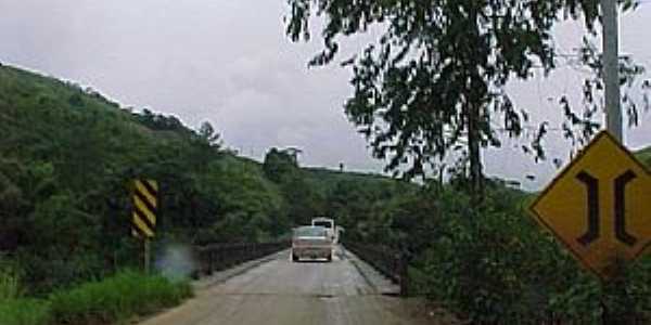 Ponte sobre o Rio Ribeira - Cerro Azul-PR  - Por quirino
