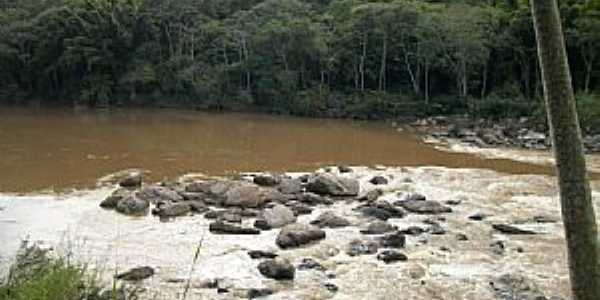 Rio Ribeira em Cerro Azul - Por  MARCIATE BITTENCOURT 