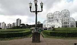 Curitiba - Curitiba-PR-Praa e o Jardim Botnico-Foto:Paulo Yuji Takarada