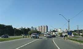 Curitiba - Curitiba-PR-Rodovia BR-277,Rodovia do Caf,ao lado do Parque Barigu-Foto:Paulo Yuji Takarada