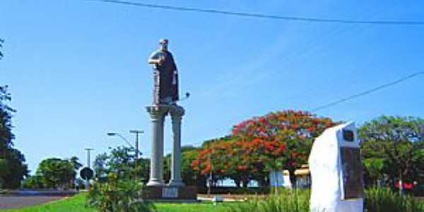 Doutor Camargo-PR-Imagem de São Pedro na entrada da cidade -Foto:turismoregional.com.br