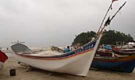 Guaratuba - Barco de pesca artesanal-Foto:Renovatiotur Nutica