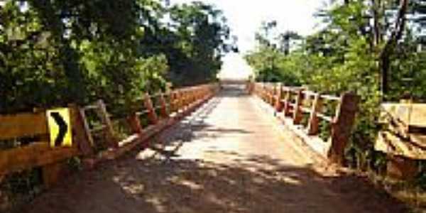 Ponte sobre o Rio Pirap em Jardim Olinda-PR-Foto:Adauto Sanches