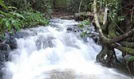 Jussara - Cachoeira em Jussara-Foto:andrekimura