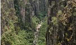 Ibicoara - Canyon da Cachoeira da Fumacinha em Ibicoara-Foto:Joo Alves da Silva