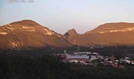 Ibicoara - Serra da guia e vista parcial da cidade de Ibicoara-Foto:Joo Alves da Silva