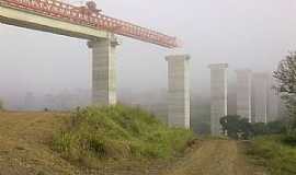 Lajeado Bonito - Lajeado Bonito-PR-Ponte em construo na estrada da cidade-Foto:genesiocamargo