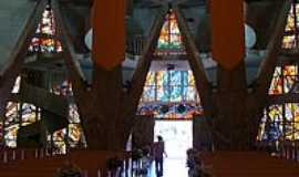 Maring - Interior da Catedral de Maring-PR-Foto:Paulo Yuji Takarada