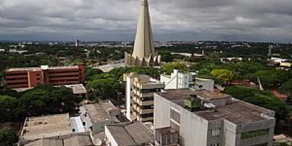 Maring-PR-Centro da cidade com vista da Catedral-Foto:Paulo Yuji Takarada