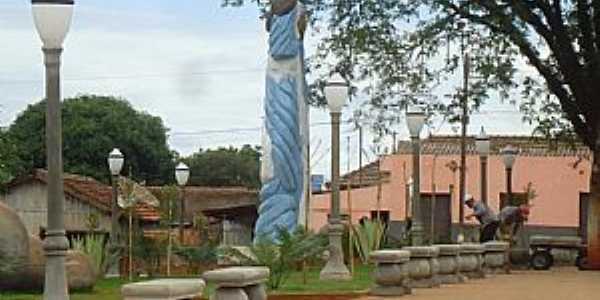 Nova Amrica da Colina-PR-Praa da Matriz-Foto:edimarsantos.com 