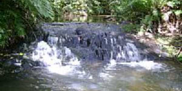 Rio Proximo a Cachoeira do Rossi por douglas vitor colombo