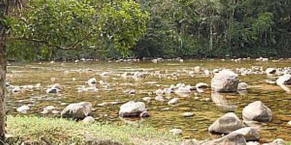 Imagens da localidade de Pedra Branca do Araraquara, Municpio de Guaratuba/PR