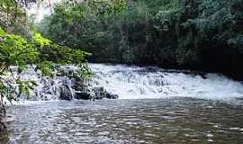 Roncador - Roncador-PR-Cachoeira no Parque Gabirobas-Foto:ivanir furlin