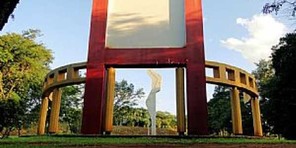 Santa Helena-PR-Monumento  Passagem da Coluna Prestes-Foto:Ricardo Mercadante