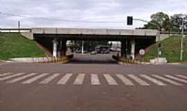 Santa Terezinha de Itaipu - Santa Terezinha de Itaip-PR-Viaduto no centro da cidade-Foto:Artemio Clides Karpi