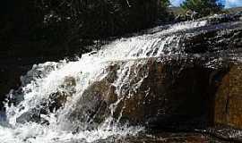 Tijucas do Sul - Tijucas do Sul-PR-Cachoeira na Serra do Araatuba-Foto:Adilson de Souza