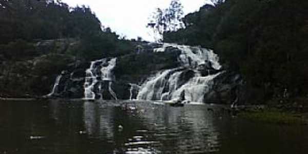 Tijucas do Sul-PR-Cachoeira do Saltinho-Foto:www.turismo2rodas.com.br