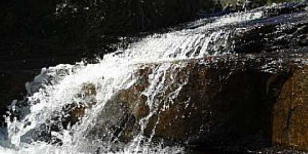 Tijucas do Sul-PR-Cachoeira na Serra do Araatuba-Foto:Adilson de Souza