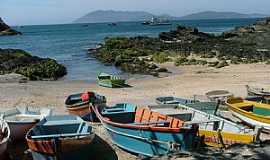 Cabo Frio - Cabo Frio-RJ-Barcos de Pescadores na Praia-Foto:Luiz Alberto Maron Vieira