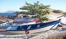 Cabo Frio - Cabo Frio-RJ-Barcos de Pescadores na Praia-Foto:xeima