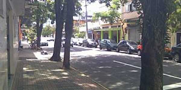 Campos Elseos-RJ-Avenida Gulhot Rodrigues-Foto:Olhar Panormico