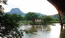 Itaocara - Itaocara-RJ-Casa ao lado da ponte no Rio Paraba-Foto:Fabricio Henriques