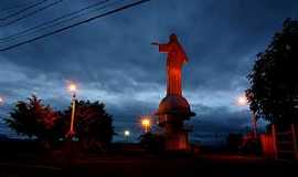 Itaperuna - Itaperuna-RJ-Vista noturna do Cristo Redentor-Foto:sgtrangel